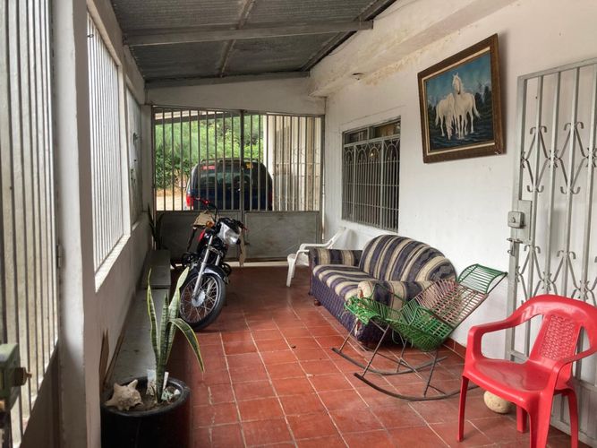 Casa de 5 alcobas en venta en Lomitas, Villa del Rosario, 245 m² · foto 4 de 5