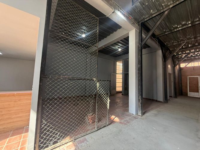 Bodega en venta en Prados Del Norte, Cúcuta, 454 m² · foto 3 de 18