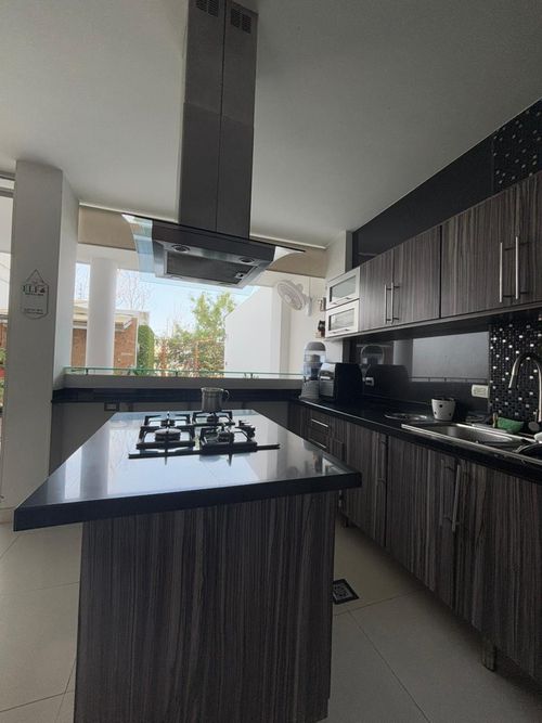 Casa de 4 alcobas en venta en La Floresta, Los Patios, 272 m² · foto 2 de 13