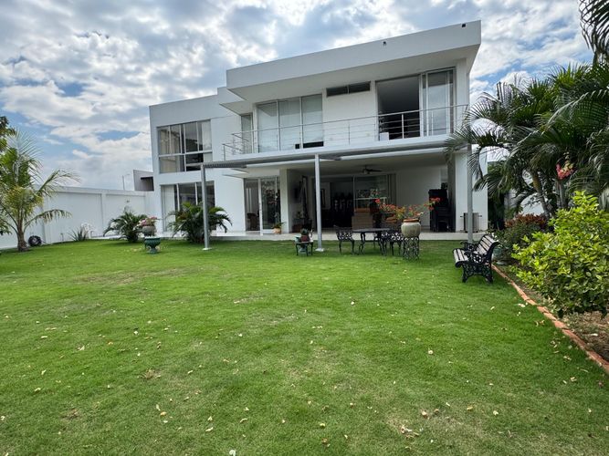 Casa de 5 alcobas en venta en Los Trapiches, Villa del Rosario, 306 m² · foto 2 de 24
