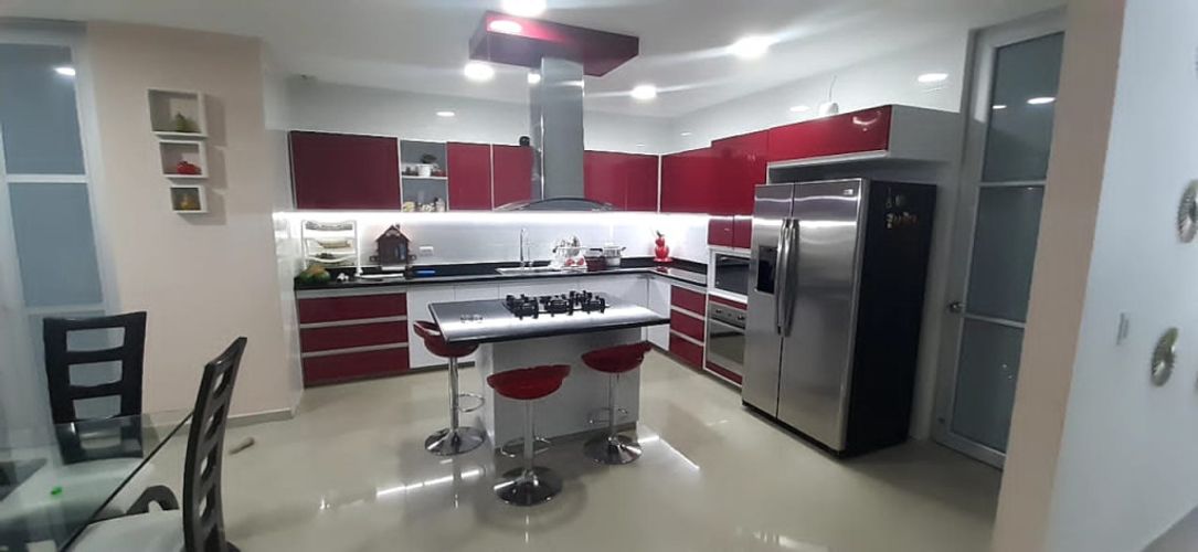 Casa de 5 alcobas en venta en California, Los Patios, 560 m² · foto 3 de 17