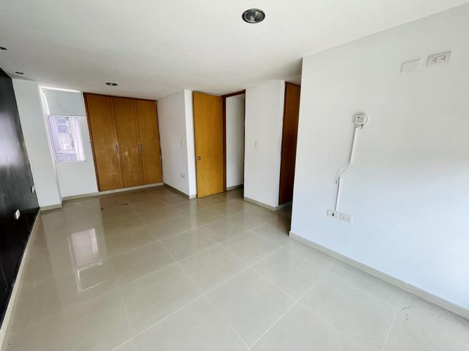 Apartamento de 2 alcobas en venta en La Floresta, Los Patios, 90 m² · foto 3 de 12