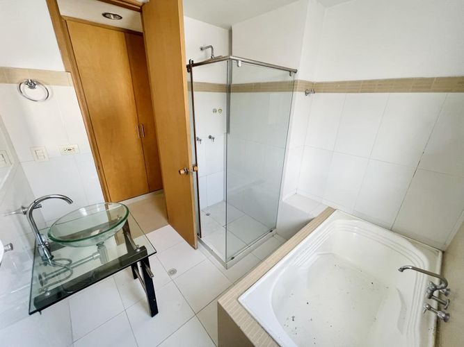 Apartamento de 2 alcobas en venta en La Floresta, Los Patios, 90 m² · foto 6 de 12