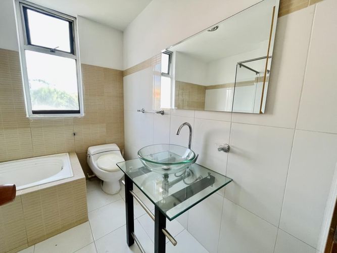 Apartamento de 2 alcobas en venta en La Floresta, Los Patios, 90 m² · foto 7 de 12