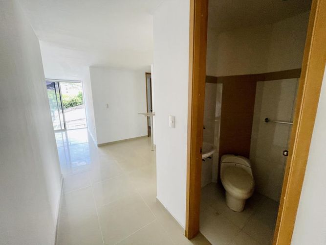 Apartamento de 2 alcobas en venta en La Floresta, Los Patios, 90 m² · foto 8 de 12