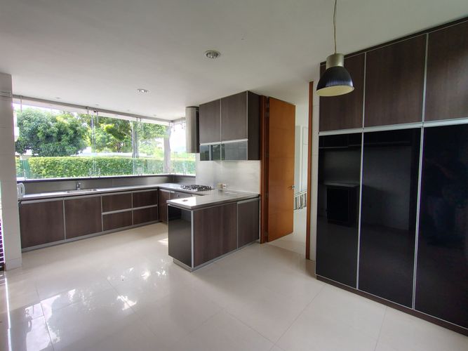 Casa de 5 alcobas en venta en La Riviera, Cúcuta, 332 m² · foto 3 de 24