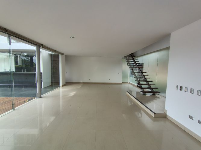 Casa de 5 alcobas en venta en La Riviera, Cúcuta, 332 m² · foto 4 de 24