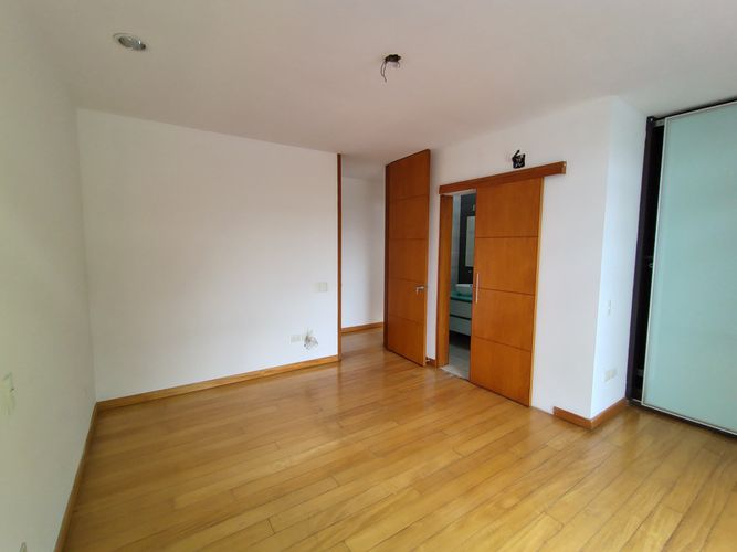 Casa de 5 alcobas en venta en La Riviera, Cúcuta, 332 m² · foto 16 de 24