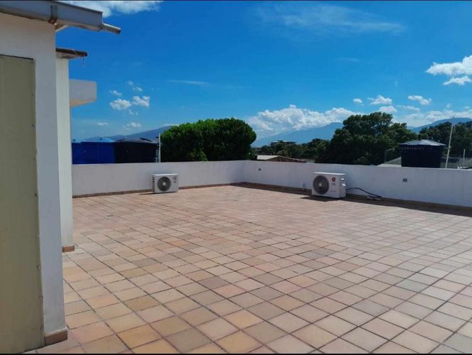 Casa de 3 alcobas en venta en Comuneros, Cúcuta, 245 m² · foto 2 de 21
