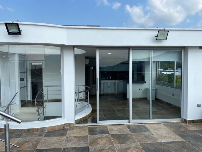Casa de 3 alcobas en venta en La Floresta, Los Patios, 400 m² · foto 2 de 24