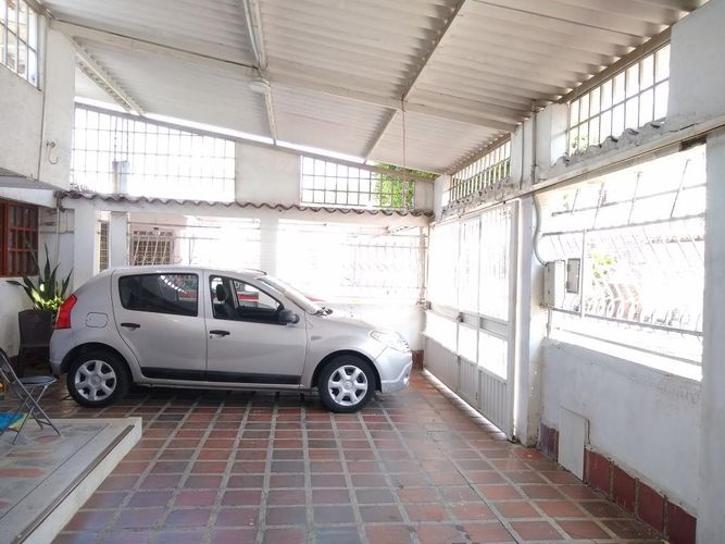 Casa de 3 alcobas en venta en Los Acacios, Cúcuta, 250 m² · foto 3 de 19