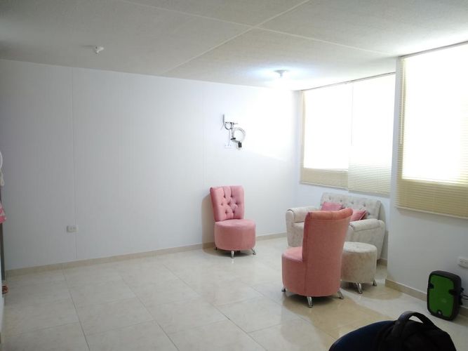 Apartamento de 2 alcobas en venta en Rafael Garcia Herreros Et Iii, Cúcuta, 49 m² · foto 2 de 24