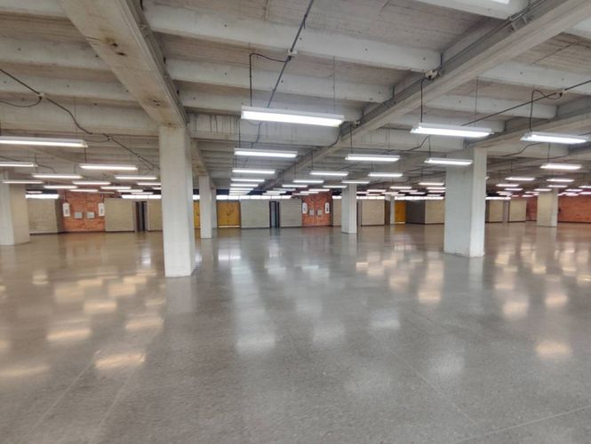 Oficina en arriendo en El Poblado, Medellín, 925 m² · foto 16 de 23