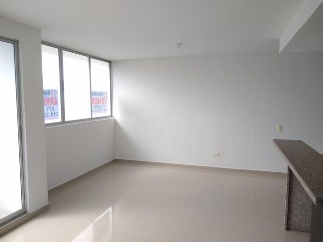 Apartamento de 3 alcobas en venta en La Floresta, Los Patios, 75 m² · foto 3 de 15