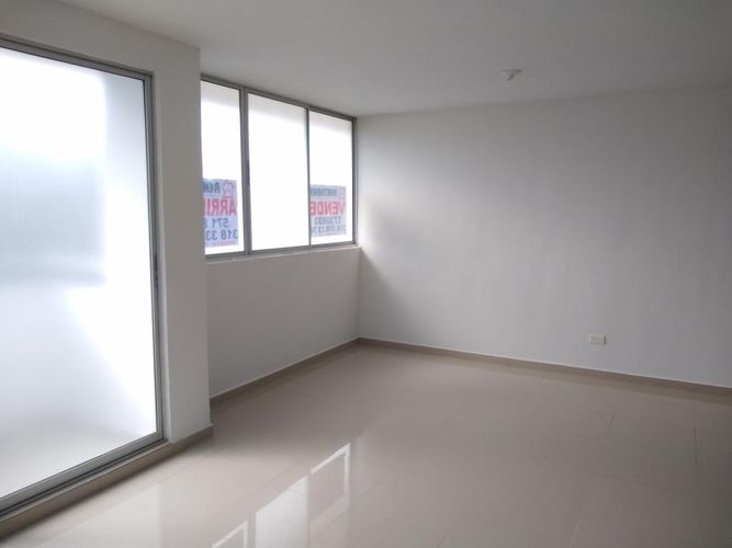 Apartamento de 3 alcobas en venta en La Floresta, Los Patios, 75 m² · foto 4 de 15