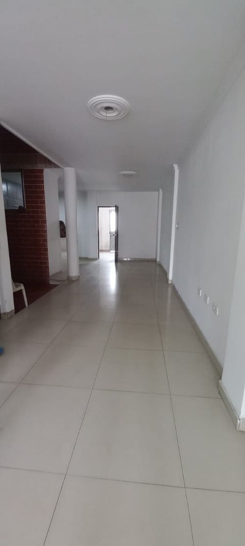 Casa de 5 alcobas en venta en La Cabrera, Cúcuta, 184 m² · foto 2 de 24
