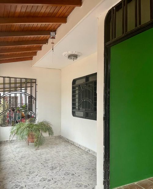 Casa de 3 alcobas en venta en Comuneros, Cúcuta, 79 m² · foto 2 de 12