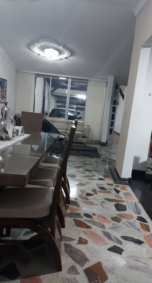 Casa de 5 alcobas en venta en Quinta Bosch, Cúcuta, 258 m² · foto 3 de 17