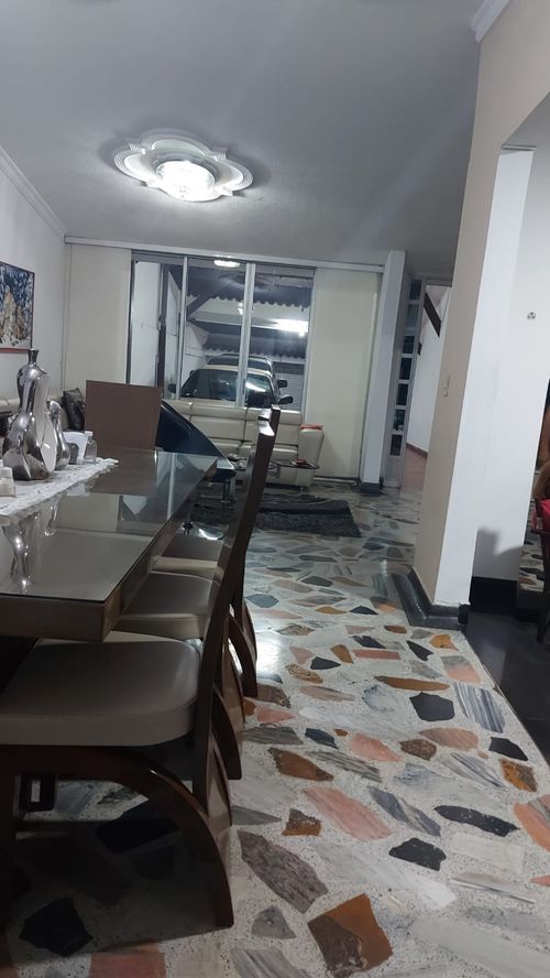 Casa de 5 alcobas en venta en Quinta Bosch, Cúcuta, 258 m² · foto 4 de 17
