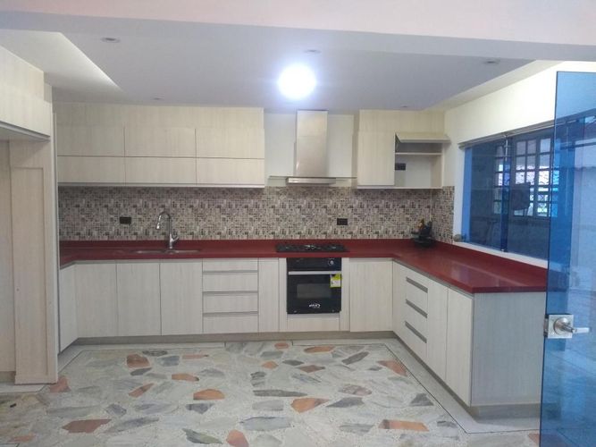 Casa de 8 alcobas en venta en Villa Antigua, Villa del Rosario, 369 m² · foto 3 de 24