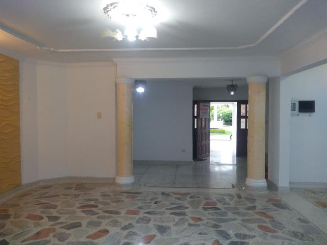 Casa de 8 alcobas en venta en Villa Antigua, Villa del Rosario, 369 m² · foto 8 de 24