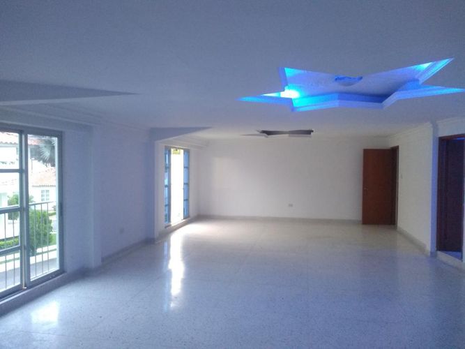 Casa de 8 alcobas en venta en Villa Antigua, Villa del Rosario, 369 m² · foto 19 de 24