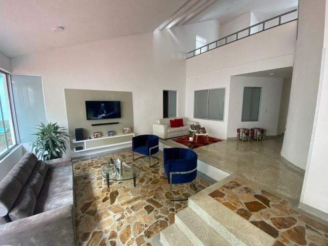Casa de 3 alcobas en venta en La Riviera, Cúcuta, 360 m² · foto 2 de 13