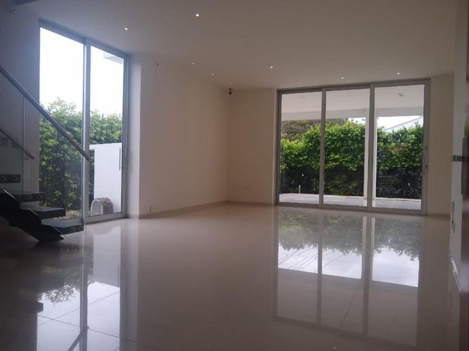 Casa de 5 alcobas en venta en Mirador Campestre, Cúcuta, 497 m² · foto 2 de 24