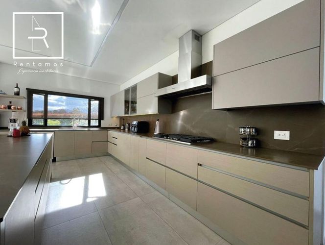 Casa de 5 alcobas en venta en Llano Grande, Rionegro, 800 m² · foto 2 de 24