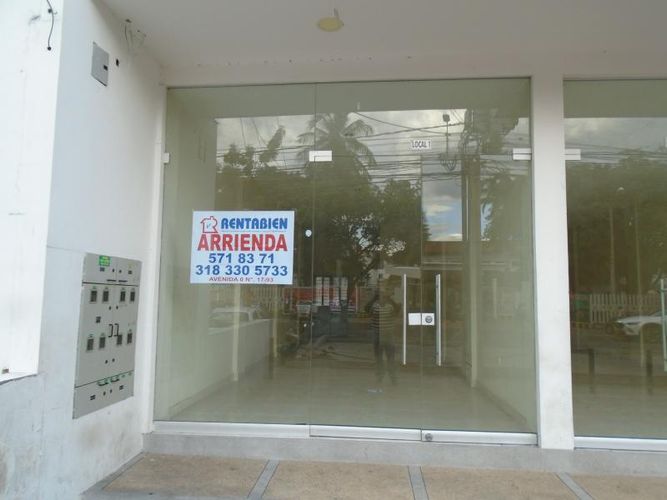 Casa de 8 alcobas en venta en Lleras Restrepo, Cúcuta, 425 m² · foto 2 de 24