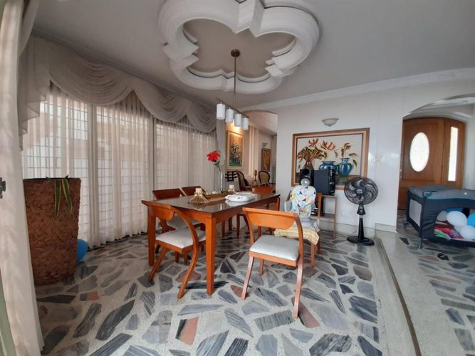 Casa de 6 alcobas en venta en La Riviera, Cúcuta, 300 m² · foto 4 de 24