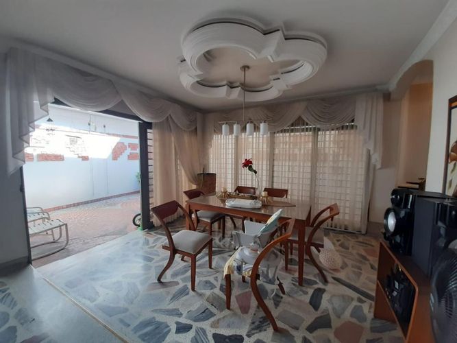 Casa de 6 alcobas en venta en La Riviera, Cúcuta, 300 m² · foto 8 de 24