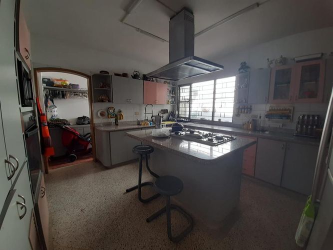 Casa de 6 alcobas en venta en La Riviera, Cúcuta, 300 m² · foto 11 de 24