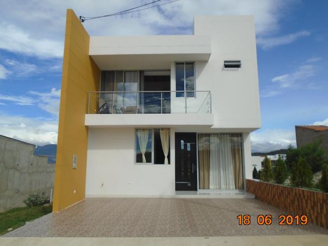 Casa de 3 alcobas en venta en Antonio Navarro, Villa del Rosario, 222 m² · foto 2 de 24