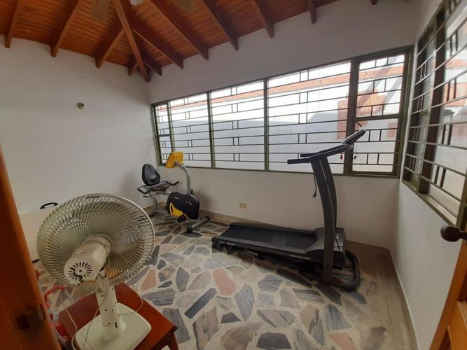 Casa de 6 alcobas en venta en La Riviera, Cúcuta, 300 m² · foto 18 de 24