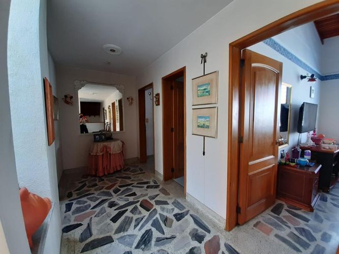 Casa de 6 alcobas en venta en La Riviera, Cúcuta, 300 m² · foto 20 de 24