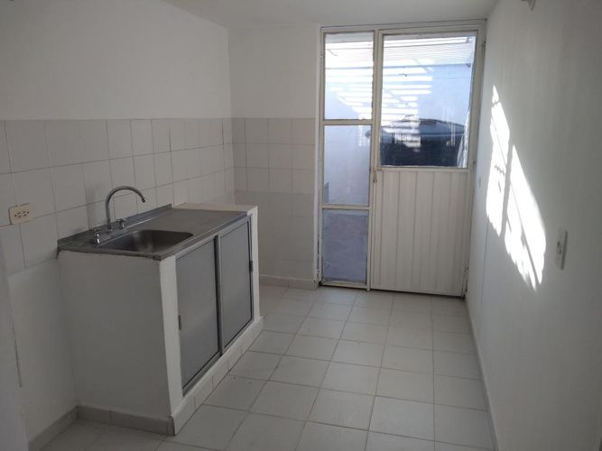 Casa de 3 alcobas en venta en Colinas De Vista Hermosa, Villa del Rosario, 84 m² · foto 2 de 10