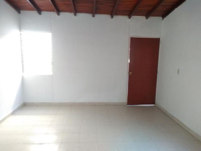Casa de 3 alcobas en venta en Colinas De Vista Hermosa, Villa del Rosario, 84 m² · foto 8 de 10