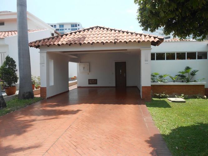 Casa en venta en La Riviera, Cúcuta · foto 2 de 24