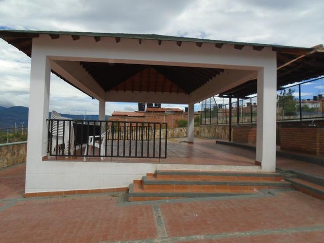 Casa de 4 alcobas en venta en Colinas De Vista Hermosa, Villa del Rosario, 252 m² · foto 21 de 24