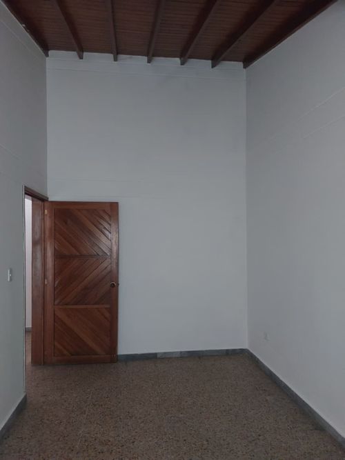 Casa de 3 alcobas en venta en Popular, Cúcuta, 298 m² · foto 2 de 24