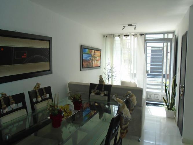 Casa de 3 alcobas en venta en Villa Antigua, Villa del Rosario, 92 m² · foto 2 de 20