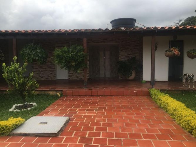 Casa de 5 alcobas en venta en California, Los Patios, 1979 m² · foto 2 de 24