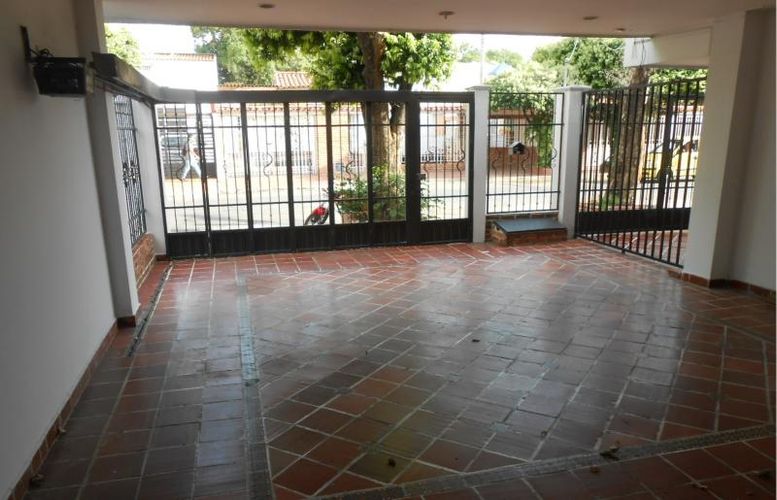Casa de 5 alcobas en venta en Quinta Oriental, Cúcuta, 270 m² · foto 3 de 21