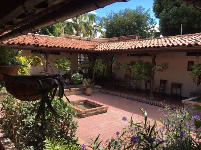 Casa de 5 alcobas en venta en Motilones, Cúcuta, 280 m² · foto 3 de 11