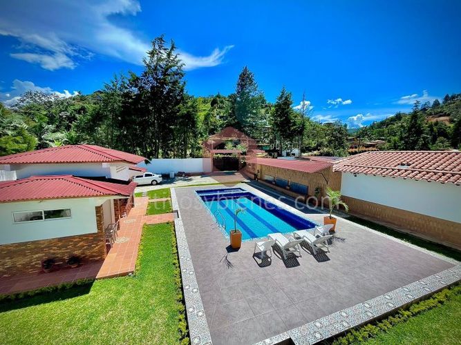 Casa de 5 alcobas en venta en Guarne, 1300 m² · foto 3 de 24