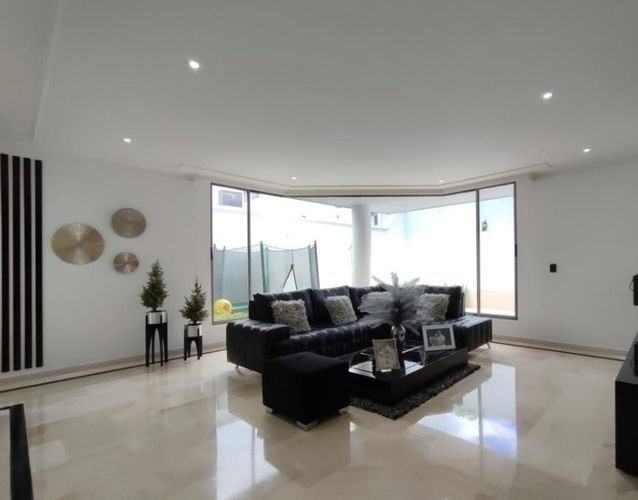 Casa de 4 alcobas en venta en Bellavista, Los Patios, 399 m² · foto 2 de 18