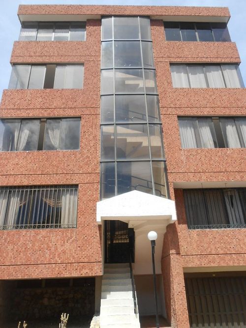 Apartamento de 3 alcobas en venta en Libertadores, Cúcuta, 135 m² · foto 2 de 2