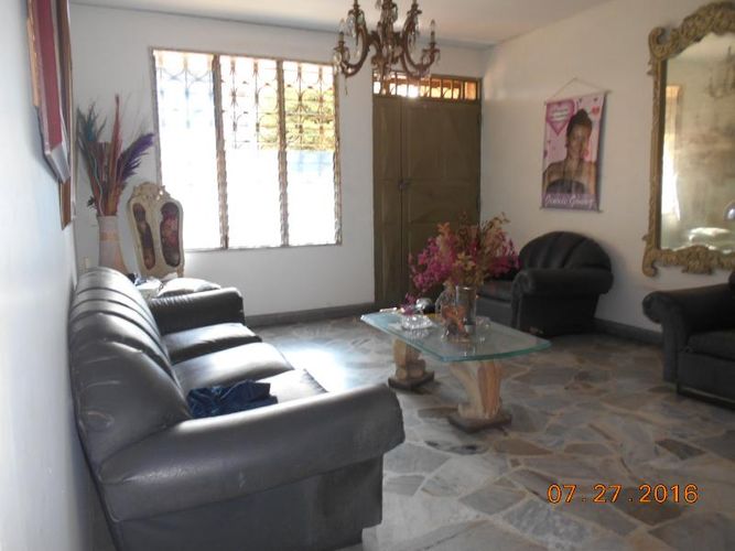 Casa de 6 alcobas en venta en La Ceiba, Cúcuta, 410 m² · foto 2 de 7