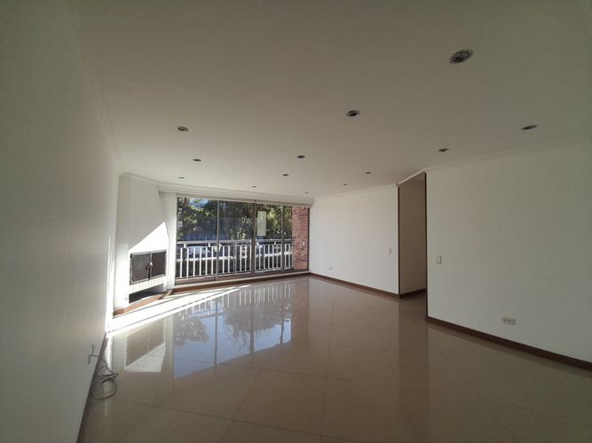 Apartamento de 3 alcobas en venta en Colina Campestre, Bogotá, 97 m² · foto 2 de 18